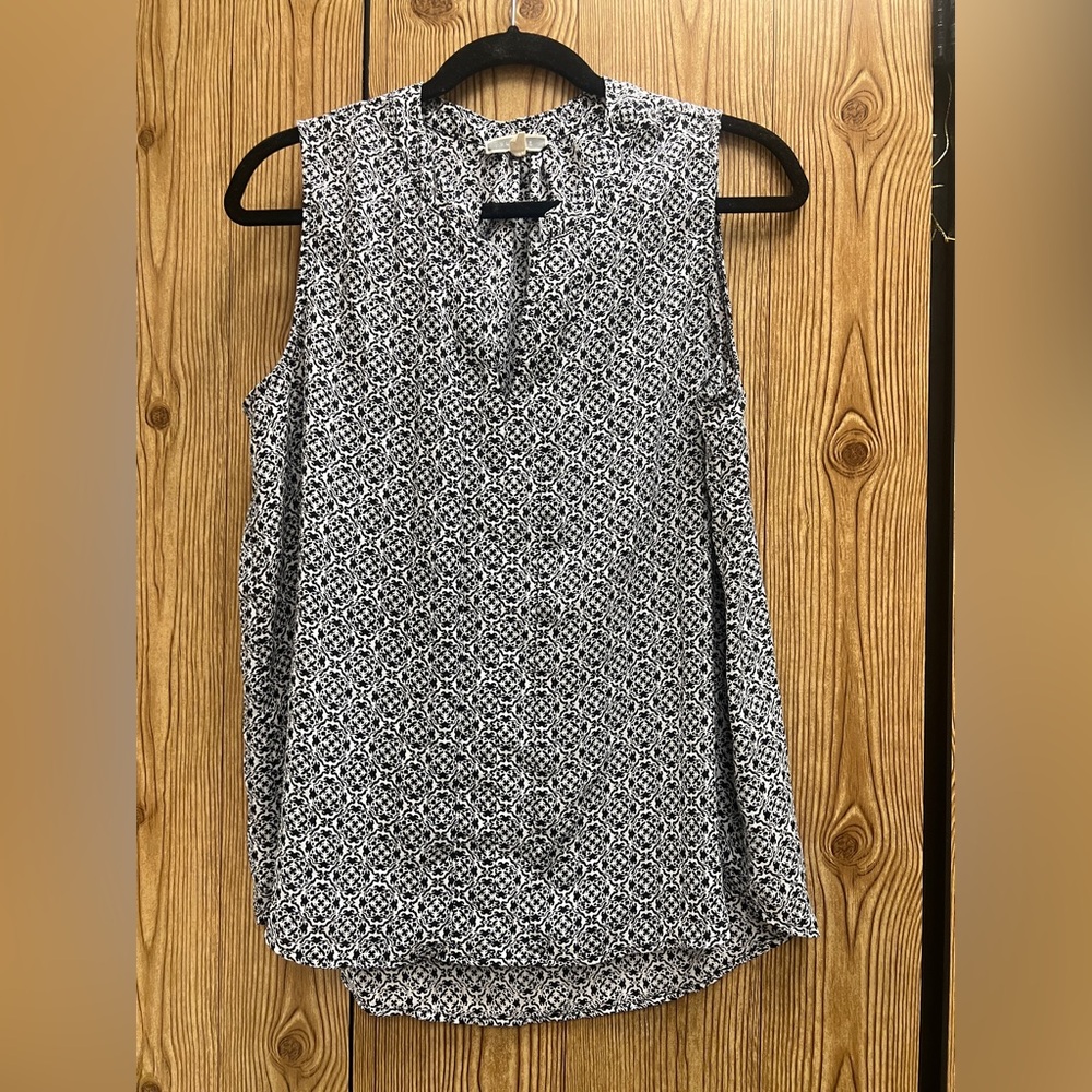 Pleione Black‎ and White Geometric Sleeveless Blouse medium
